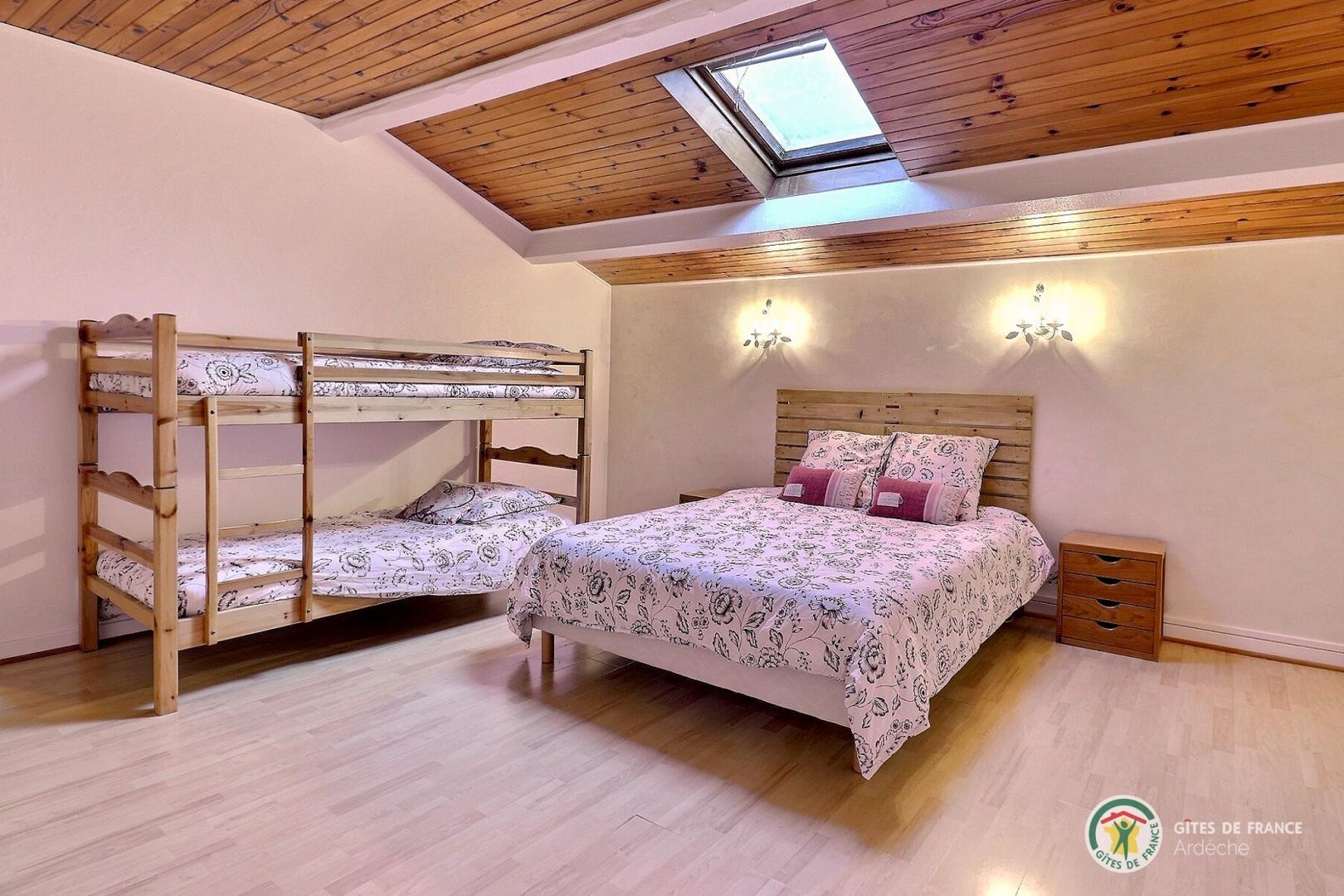 Suite parentale avec lit en 160 et lit superposé