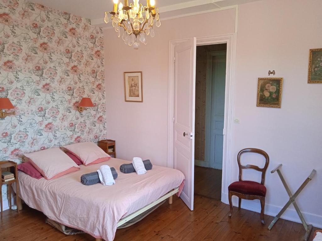 Maison calme avec piscine entourée de son parc_Quintenas