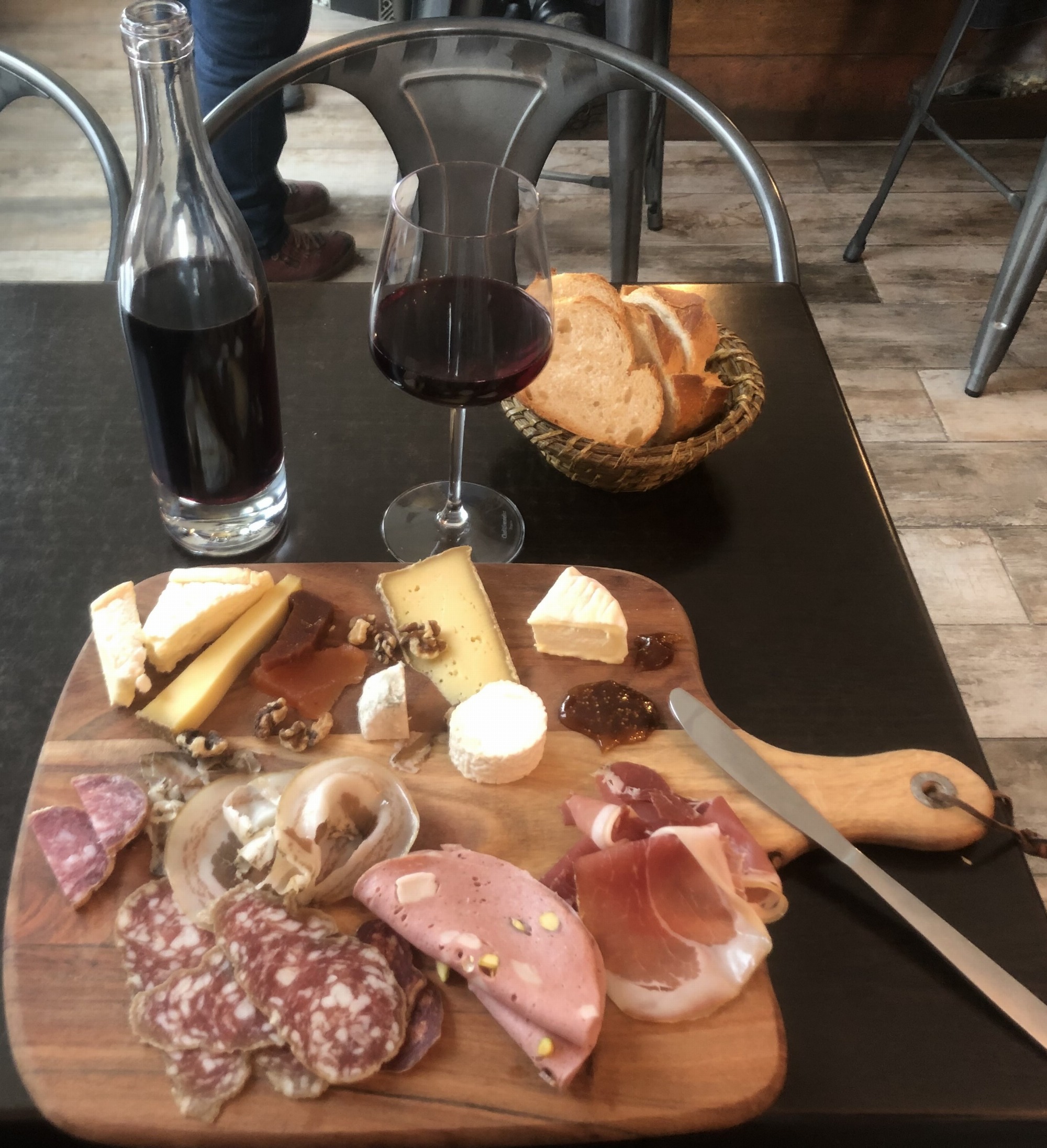 assiette Beaujolais nouveau