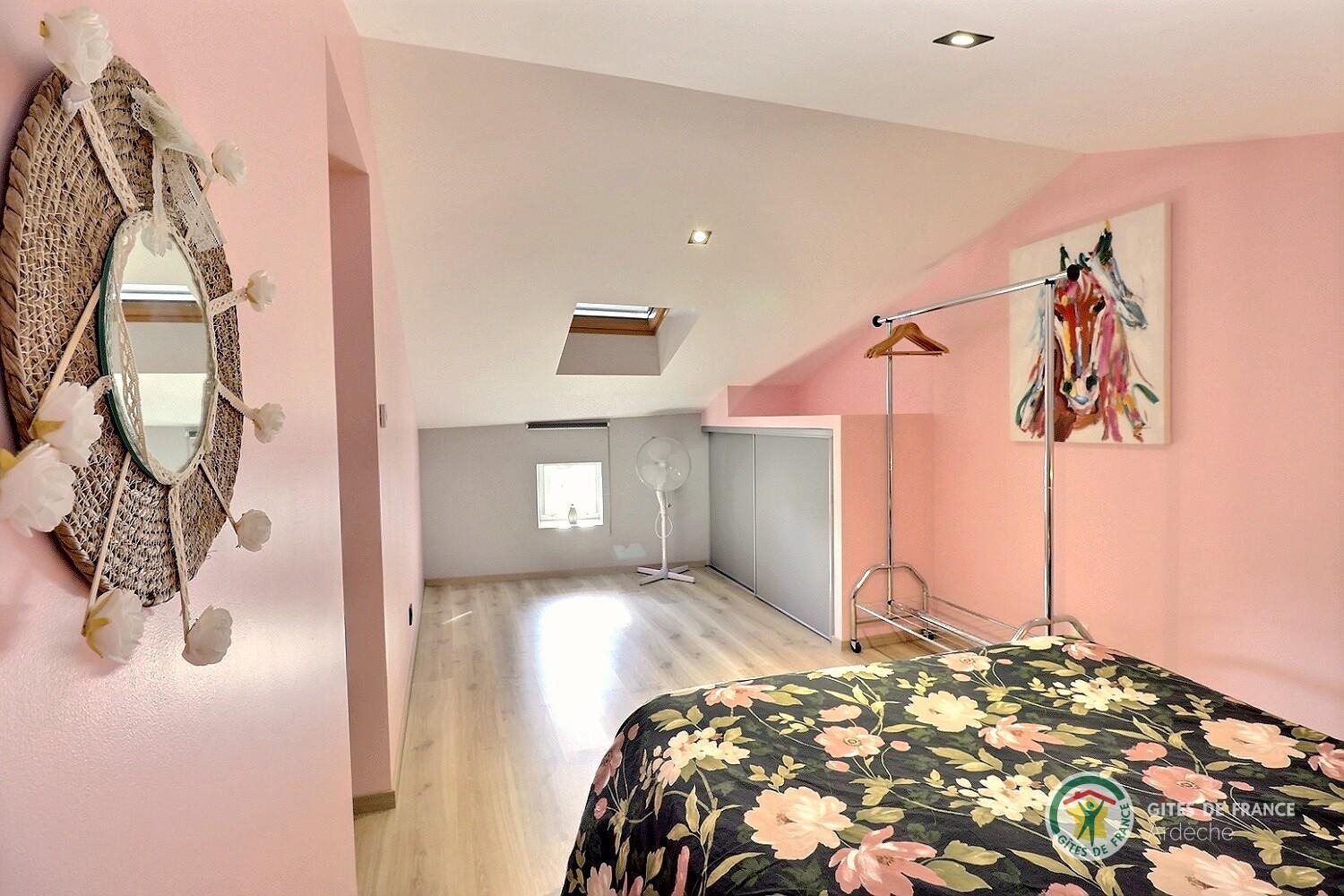 Deuxième chambre avec lit en 140