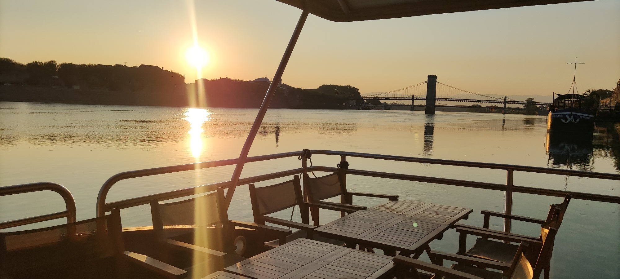Sunset tour - Apéro sur l'eau avec Les Canotiers_Tournon-sur-Rhône