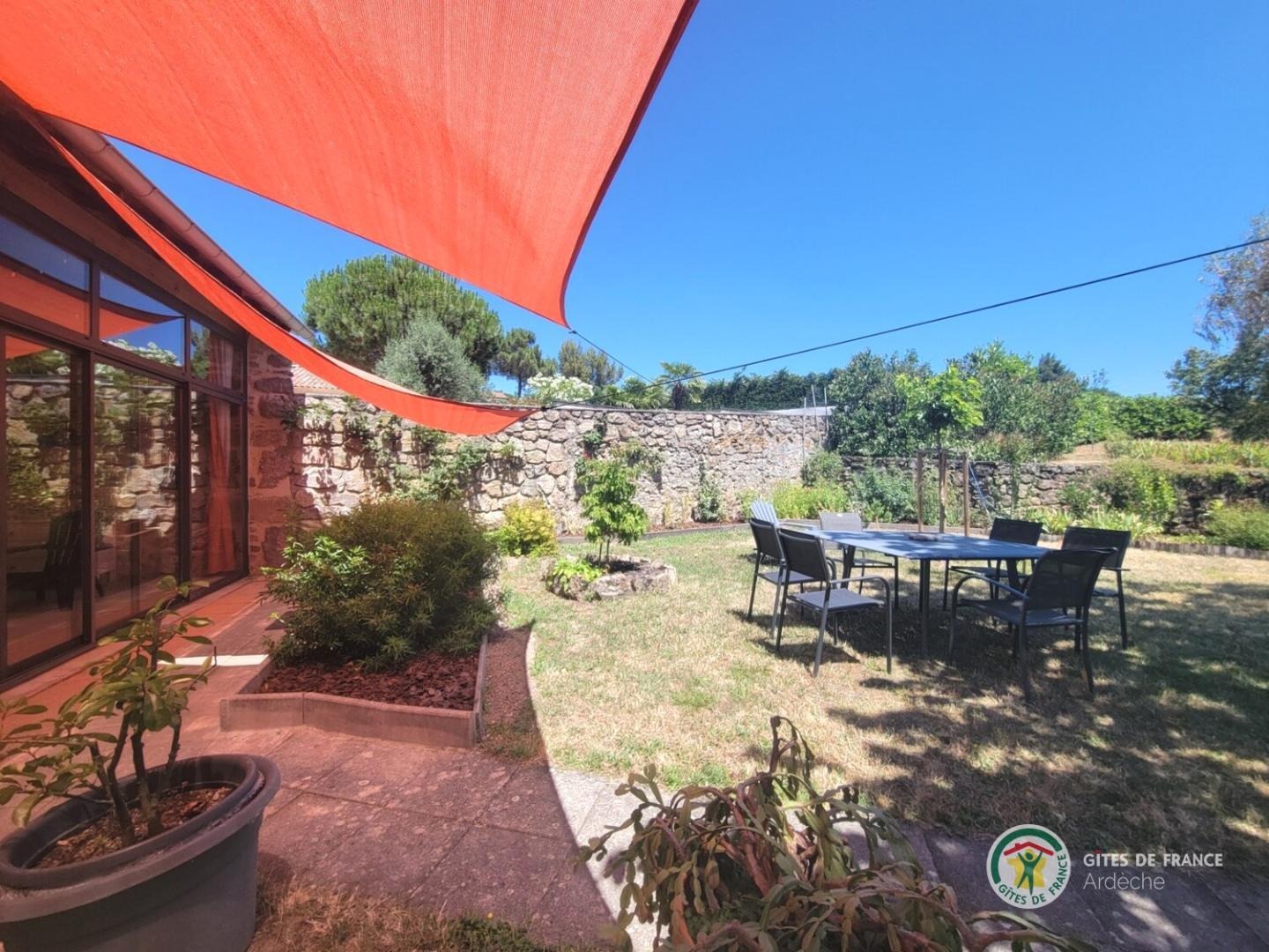 Terrasse et jardin de la Maison Macheloup
