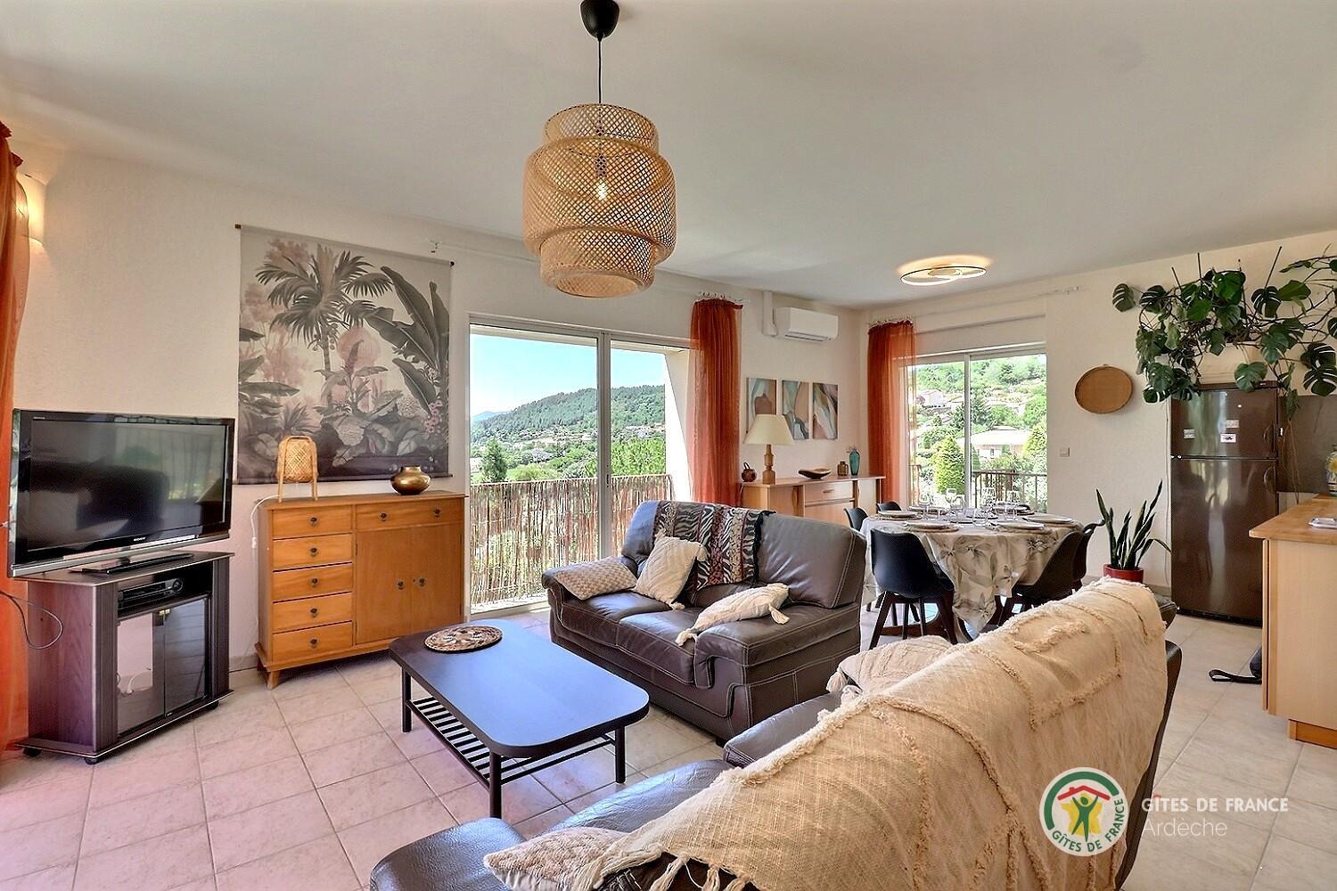 La lumineuse pièce de vie climatisée