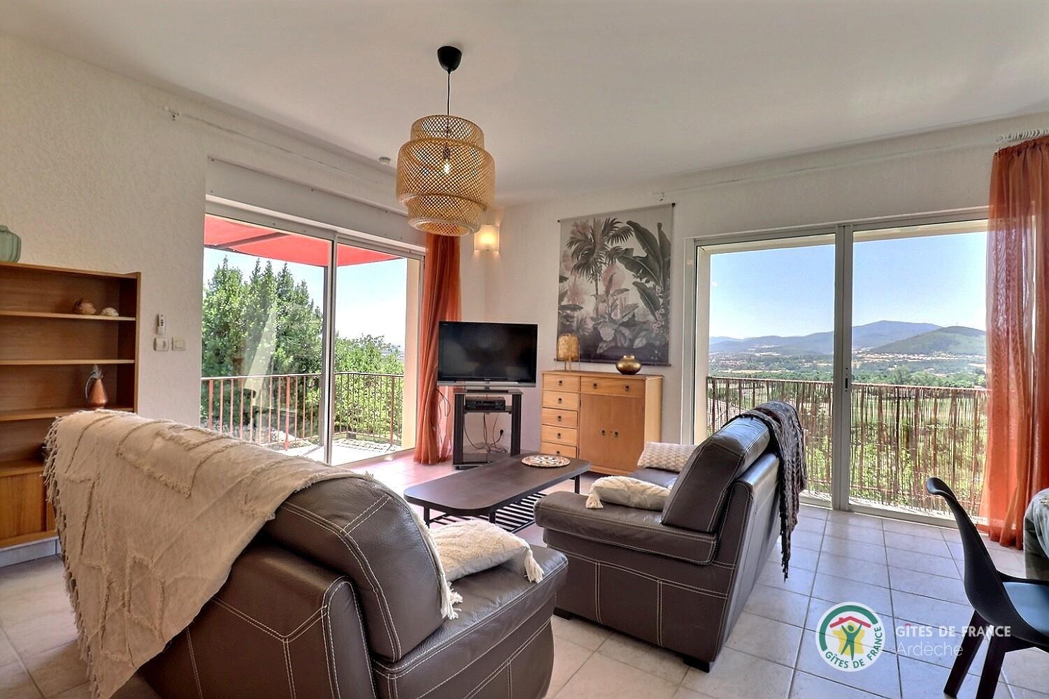 Coin salon dans la pièce de vie climatisée