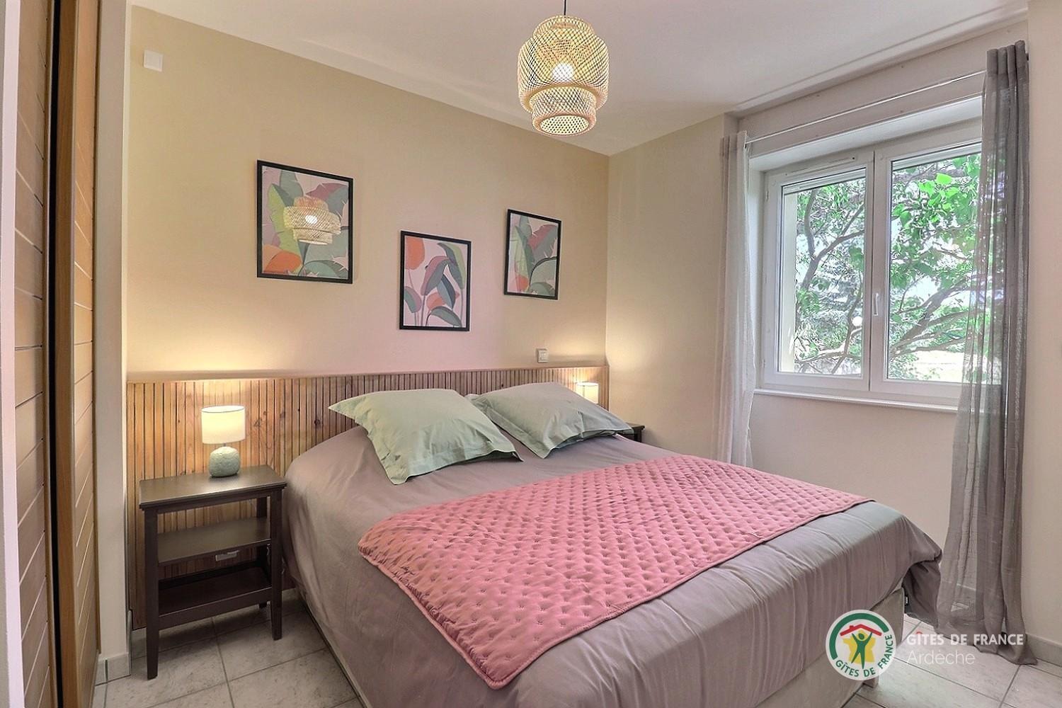 Chambre avec lit en 160