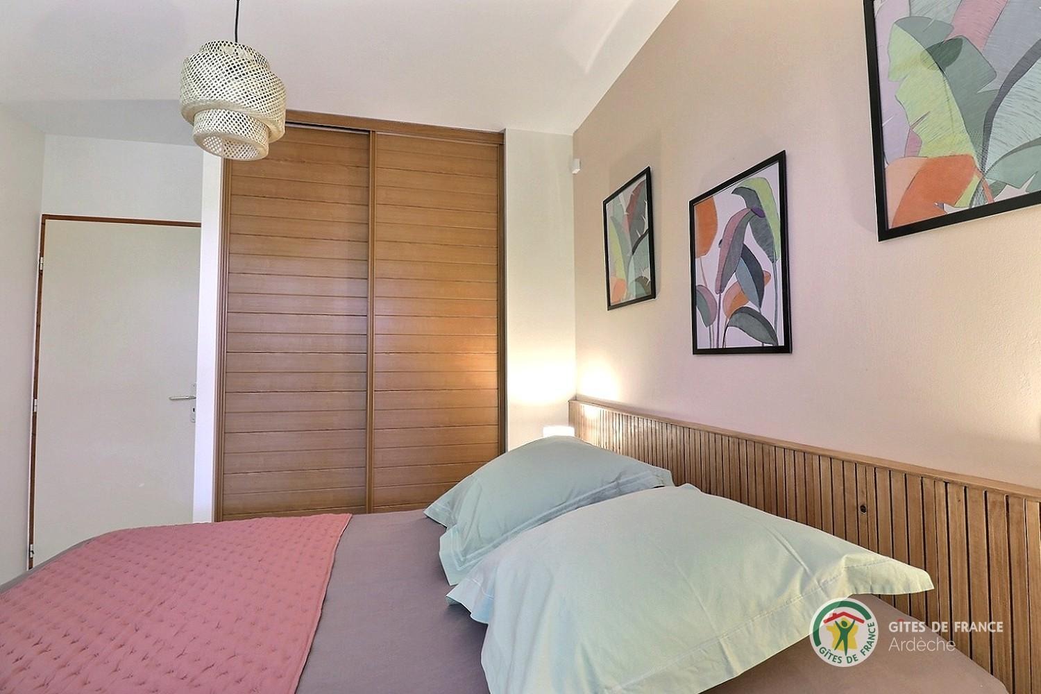 Chambre avec lit en 160