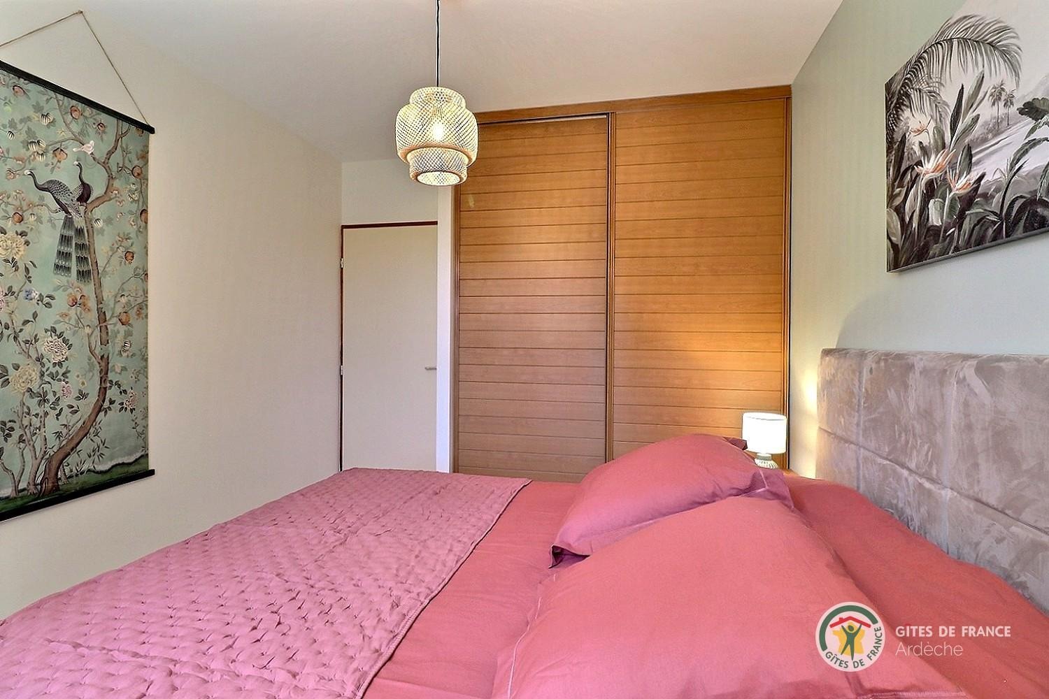 Chambre avec lit en 160