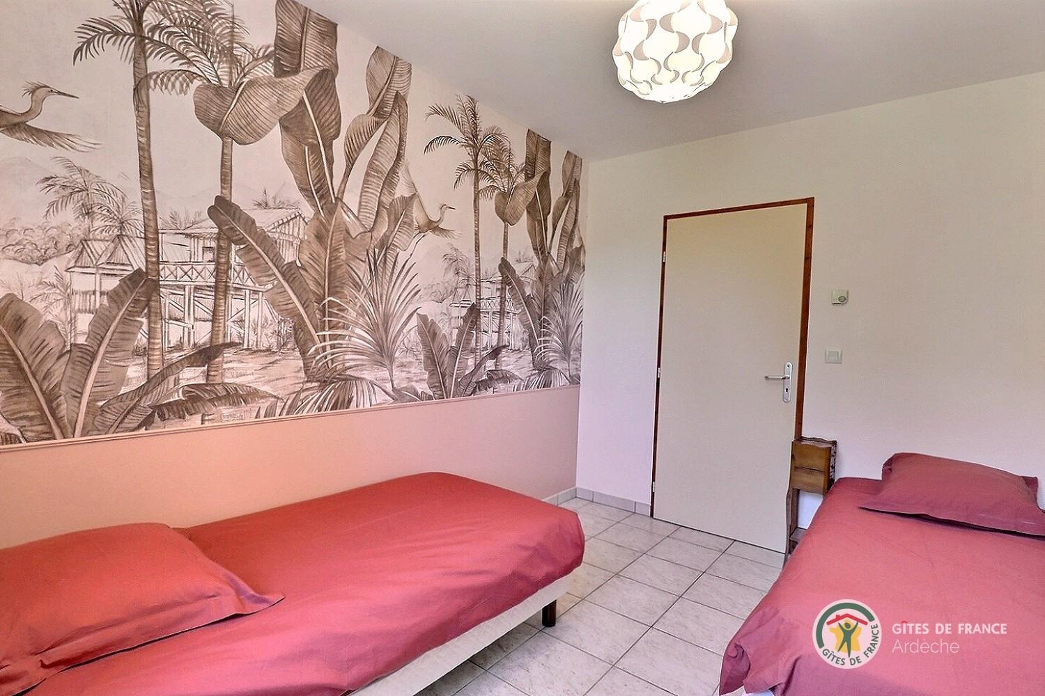 Chambre avec deux lits 90