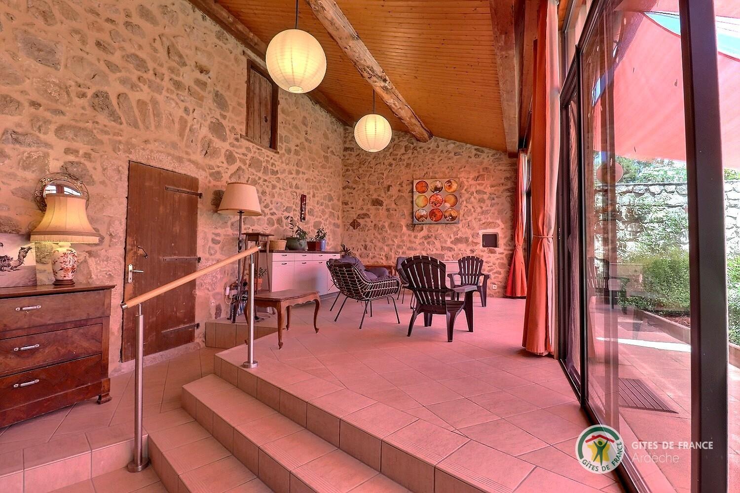 Véranda ouverte sur le jardin