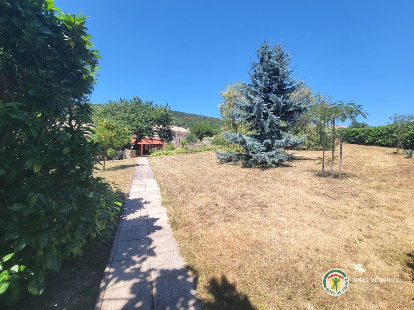 Chemin d'accès au gîte La Maison Macheloup