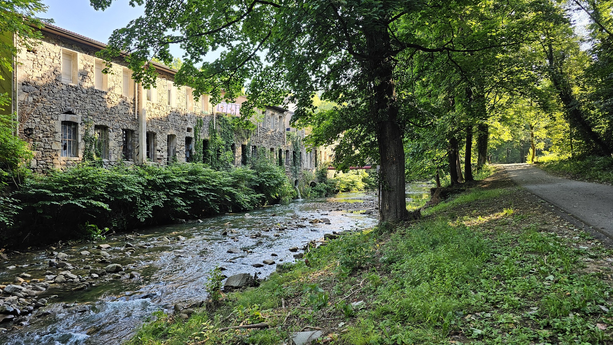 Balade contée - Dans la rivière  il y a des requins des poissons et des canards..._Annonay