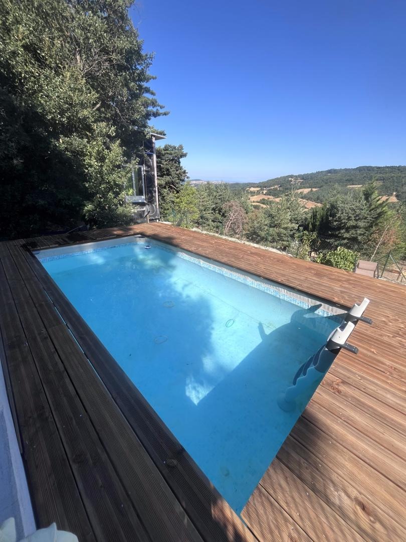 Piscine du domaine 4,8 x 2,4m ; prof. 1,2m