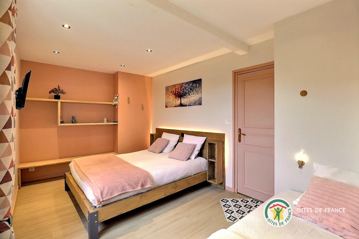 Chambre avec lit en 160 et lit en 90