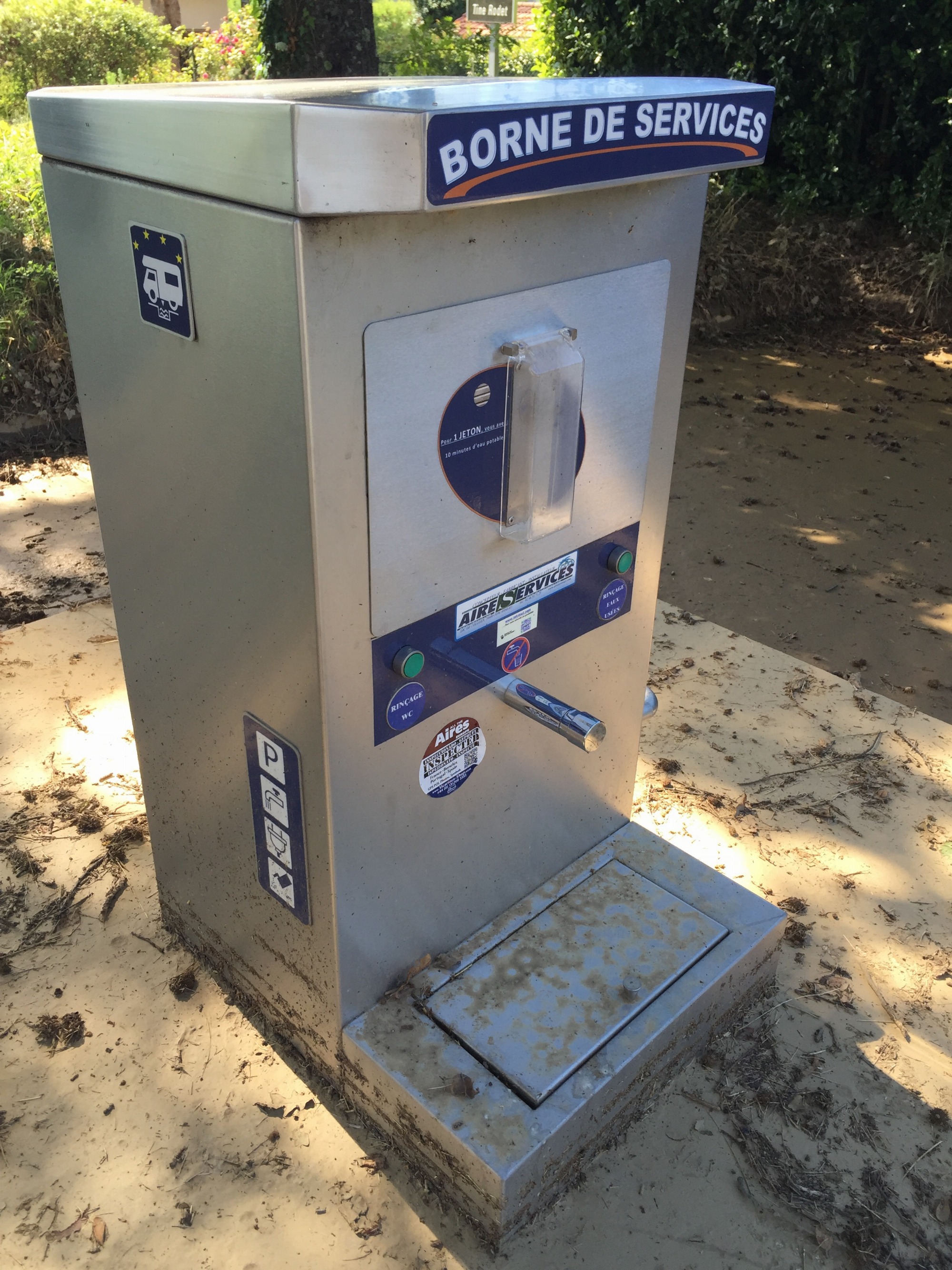 Borne de l'aire de camping-car de Saint-Désirat