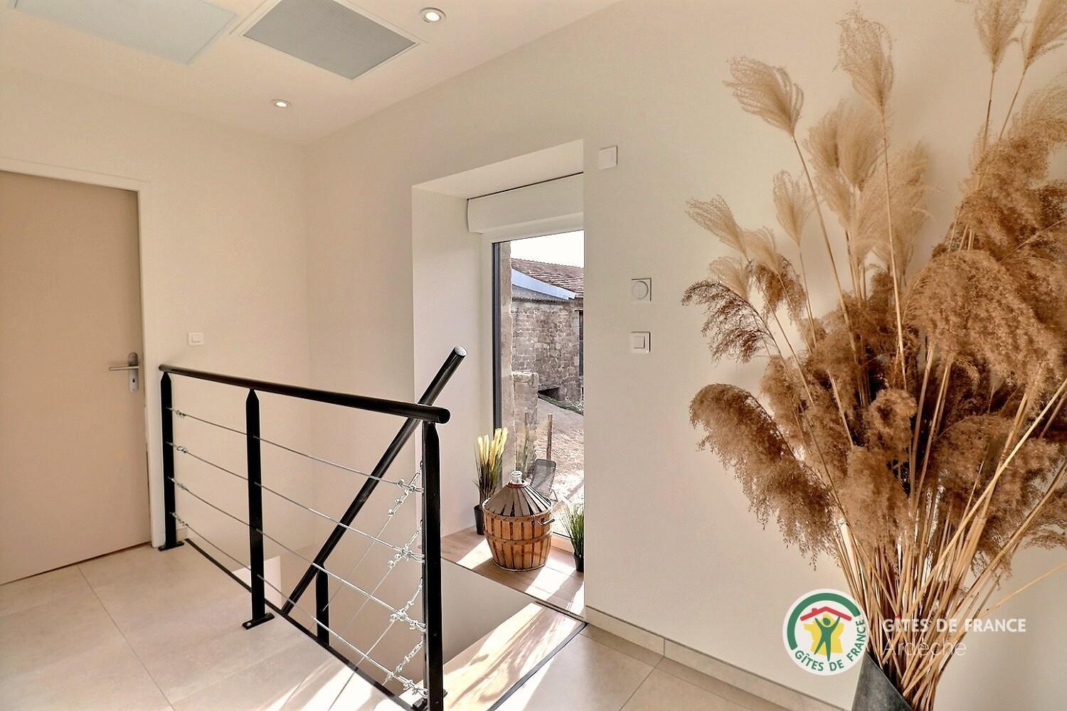 Pallier desservant les chambres, la salle d'eau et les WC séparés