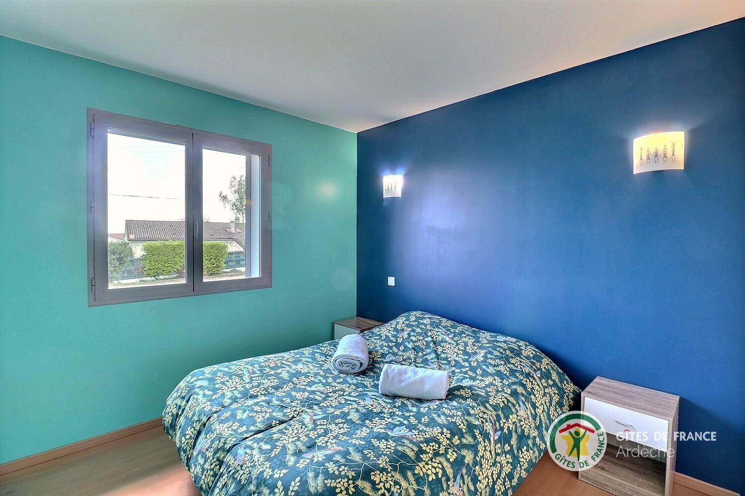Chambre avec lit en 140