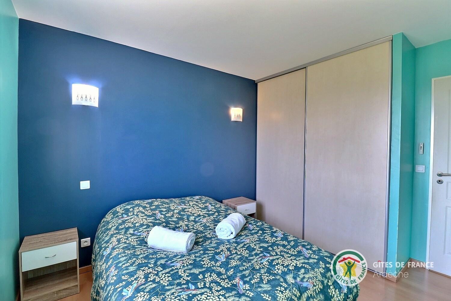 Chambre avec lit en 140