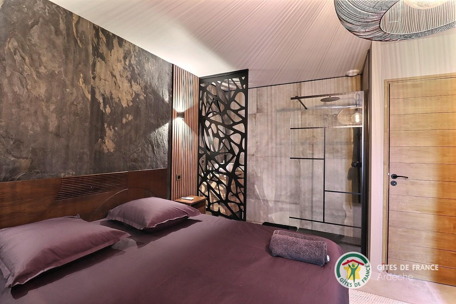 Deuxième chambre avec lit 180 et douche