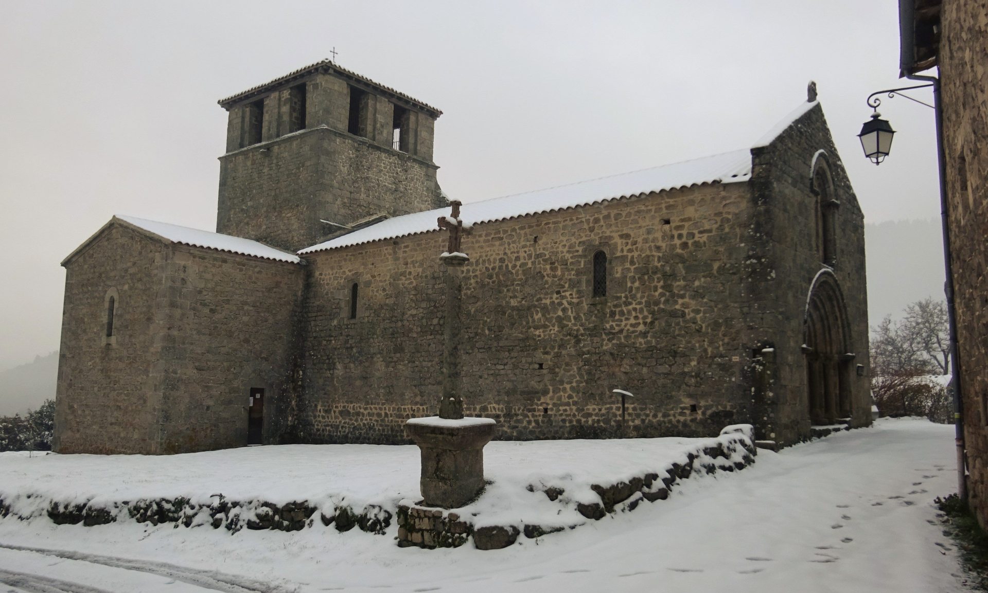 Veyrines église romane Saint Symphorien de Mahun Ardèche Val d'Ay