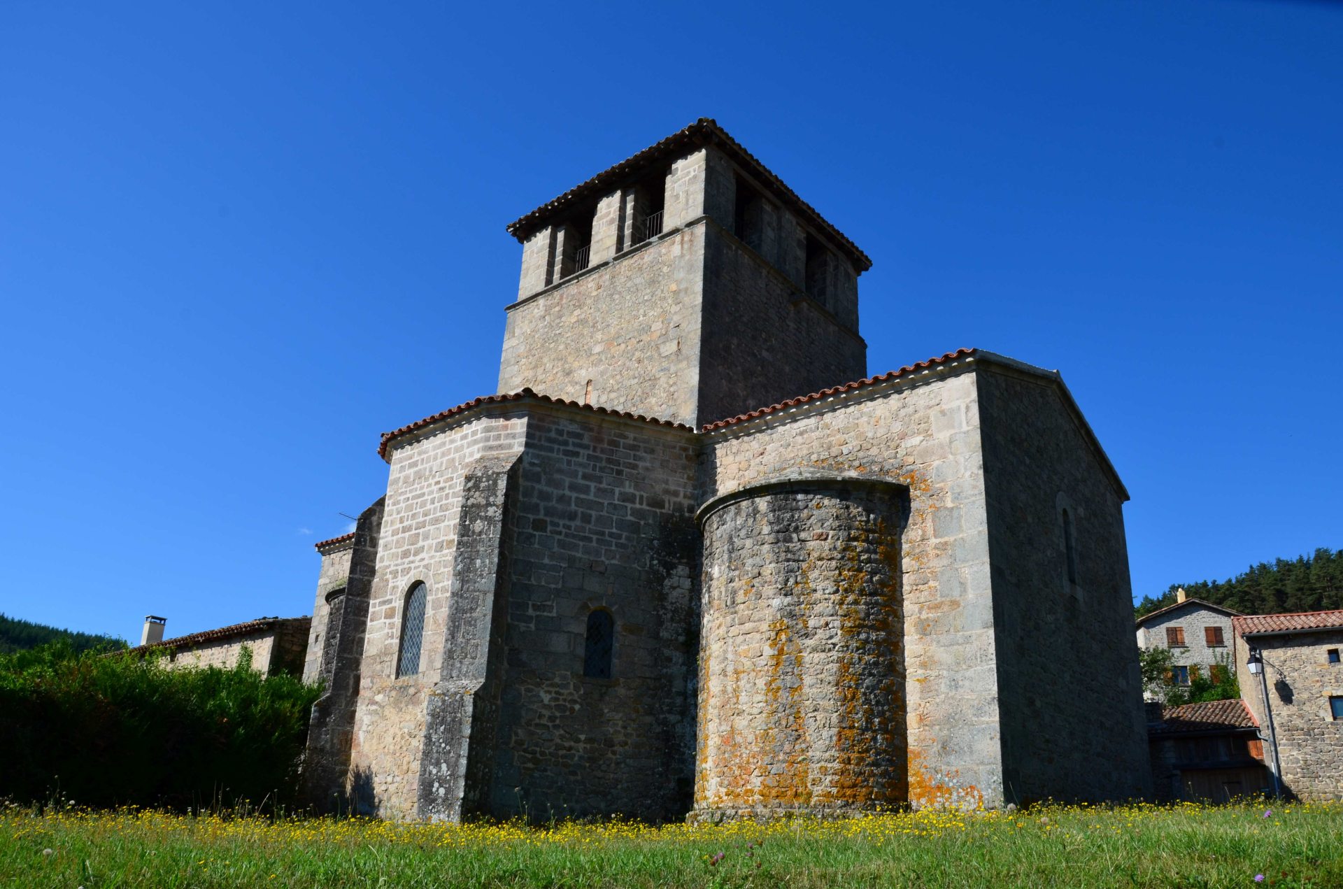 Veyrines église romane Ardèche Val d'ay randonnée saint-symphorien-de-mahun
