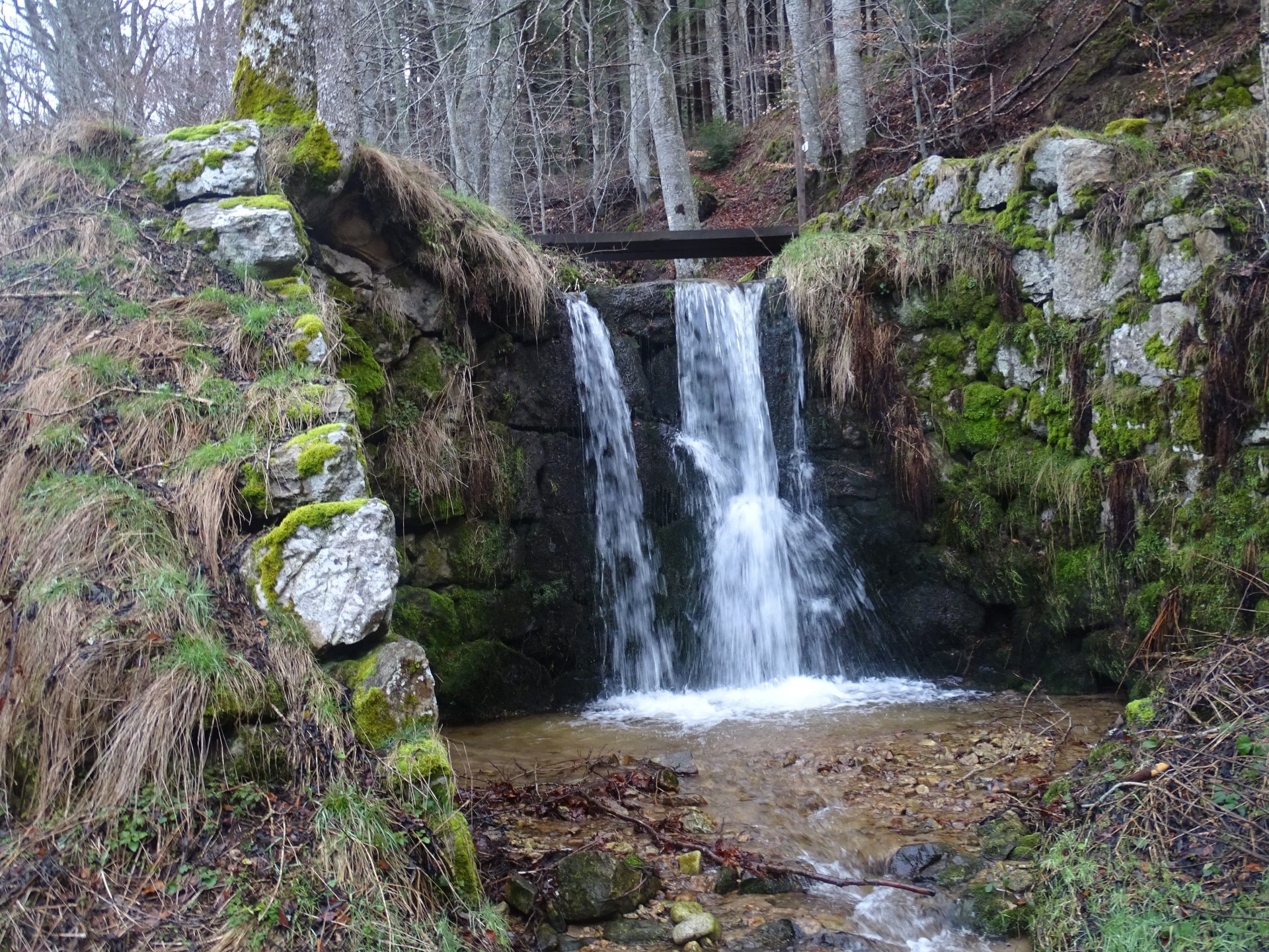 cascade rivière l'ay Lalouvesc Ardèche promenades enfants